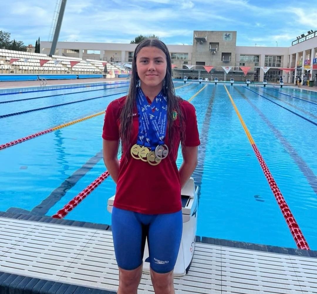 Ariadna Malo se cuelga cuatro medallas en el Campeonato de España de aguas abiertas